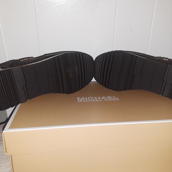 AUTHENTIC MICHAEL KORS SHOES SIZE 8.5 - Picture 5 of 5